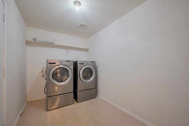 Building Photo - 3927 Flatwood Dr