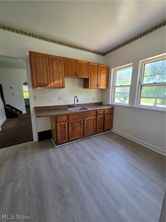 Building Photo - 2859 Avondale Ave
