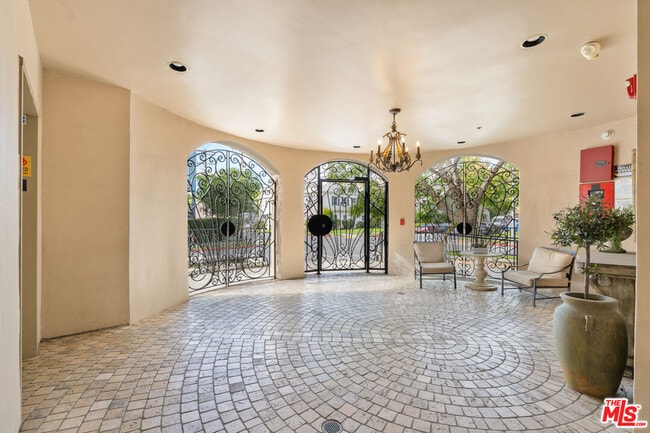 Building Photo - 850 Croft Ave