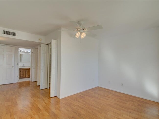 Building Photo - 5526 N Arroyo Grande Dr