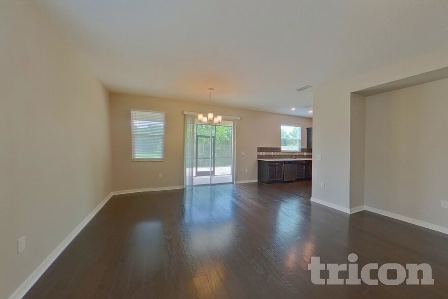Building Photo - 10710 Southern Forest Dr