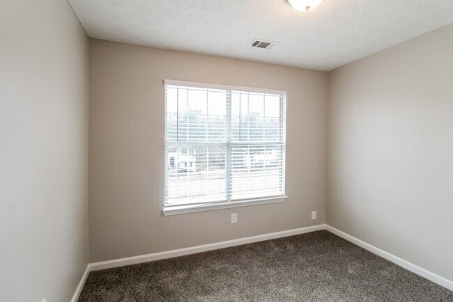 Building Photo - 105 Cypress Dr