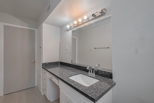Building Photo - 4115 Mischire Dr