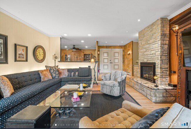 Building Photo - 92 Kenmore Rd