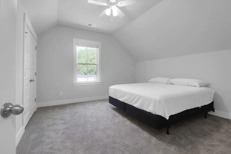 Building Photo - 2755 Tyler St