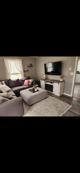 Building Photo - 3 Hamar Dr