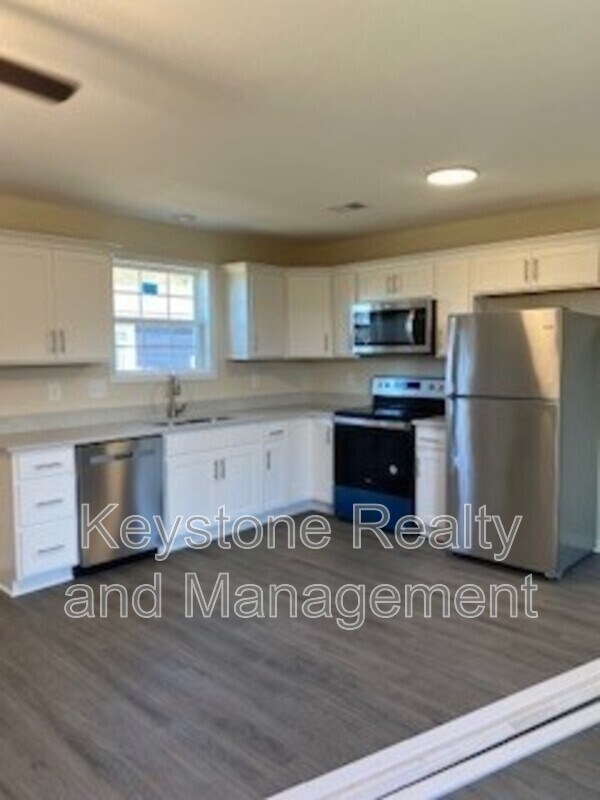 Building Photo - 131 Mace Ln
