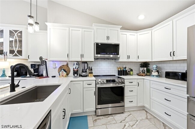 Building Photo - 6104 Waterway Bay Dr