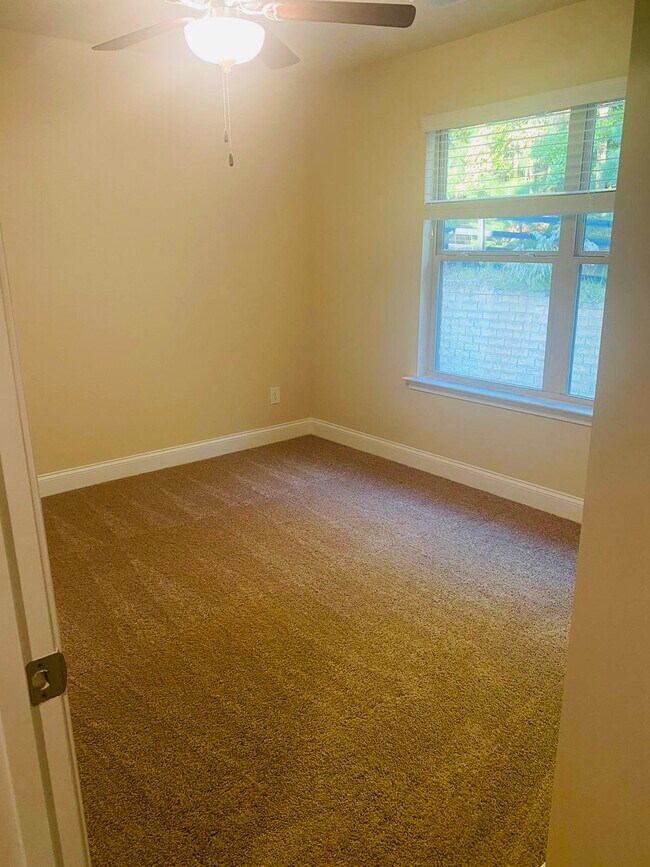 Building Photo - 5985 Arbor Knoll Plz