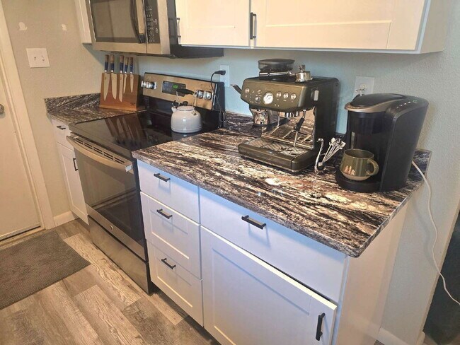 Building Photo - 2534 E San Miguel St