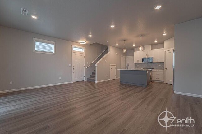 Building Photo - 16304 NE 21st St