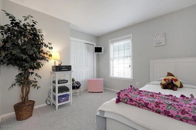 Building Photo - Charming Colonial on Quiet Cul-de-Sac