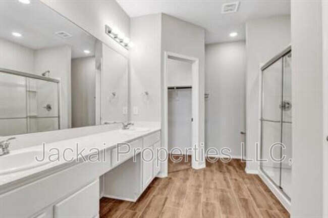 Building Photo - 1217 Benwick Dr