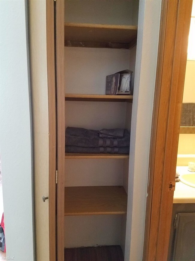 Building Photo - 2 br, 1 bath 4plex - 4834 Da Niece St Apar...