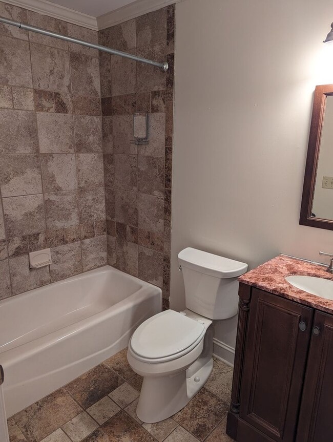 Building Photo - 128 W 4th St