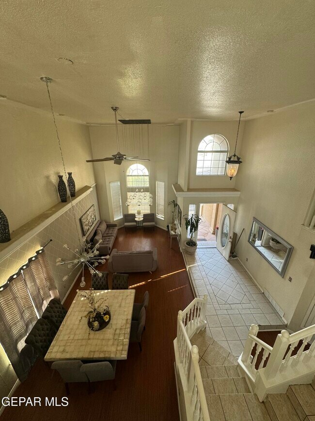 Building Photo - 12176 Dos Rios Dr