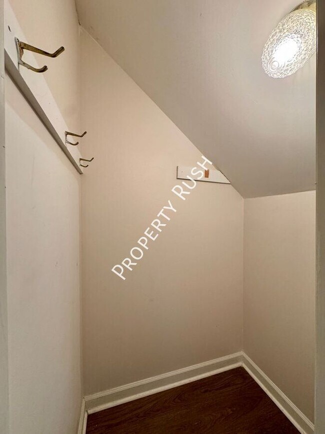 Building Photo - 6018 Champion Rd