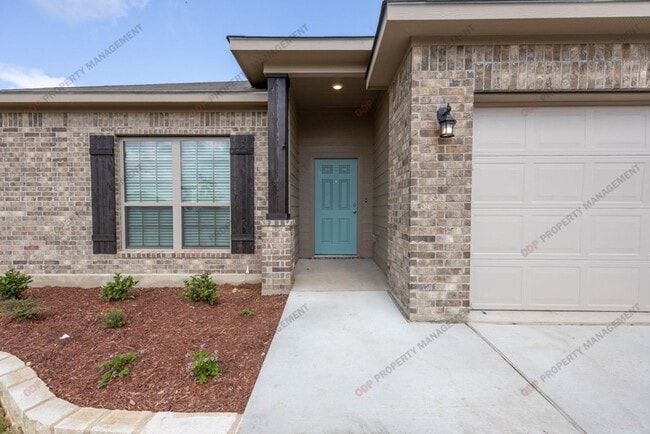 Building Photo - 1402 Shadow Hl Ln