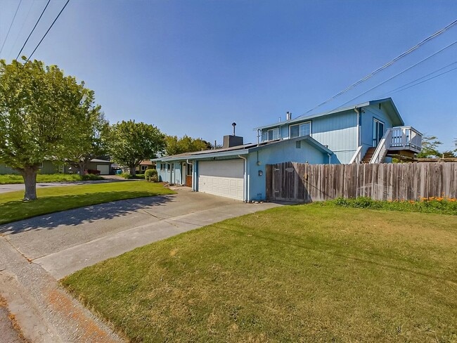 Primary Photo - 1834 Roberts Way