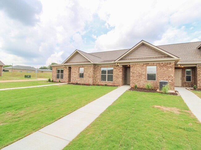 Building Photo - Corner Townhouse Available!