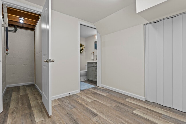 Building Photo - 549 Claymont Dr