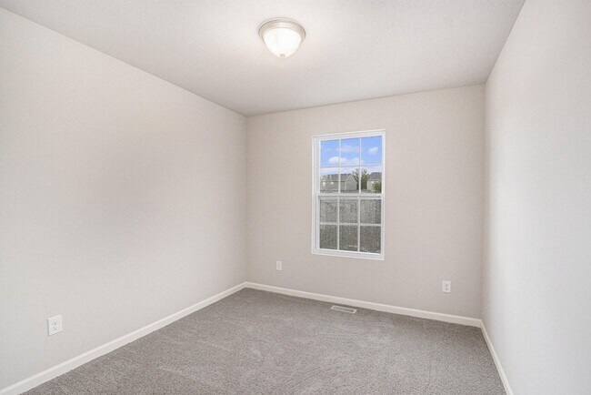 Building Photo - Newly Constructed Five Bedroom Home in Por...