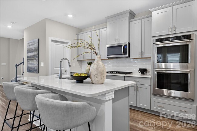 Building Photo - 314 Hyssop Ct