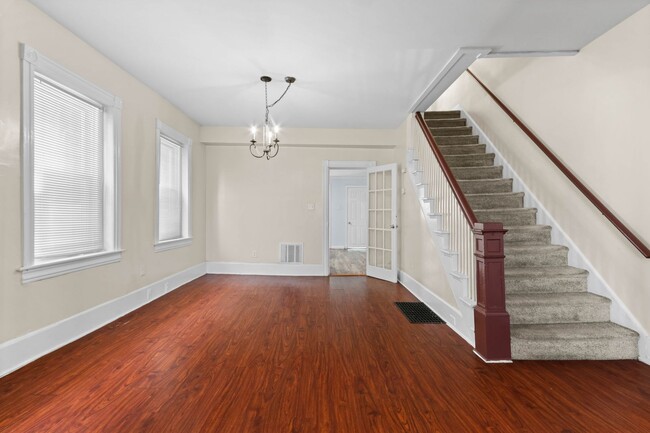 Building Photo - 1348 E 6th St