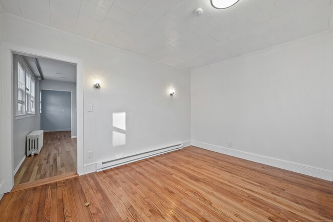 Building Photo - 8 Smith St