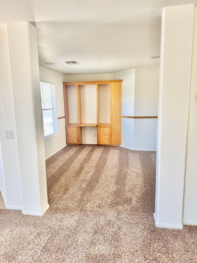 Building Photo - 2106 W Alta Vista Rd