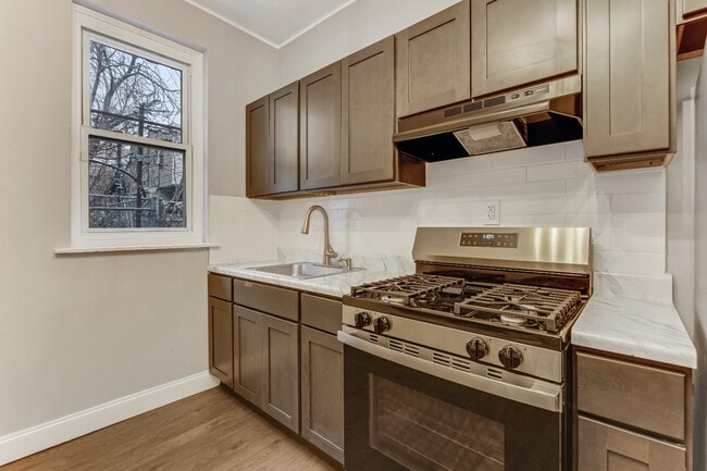 Building Photo - 1727 S 58th St