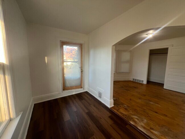 Building Photo - 1253 N 34th St