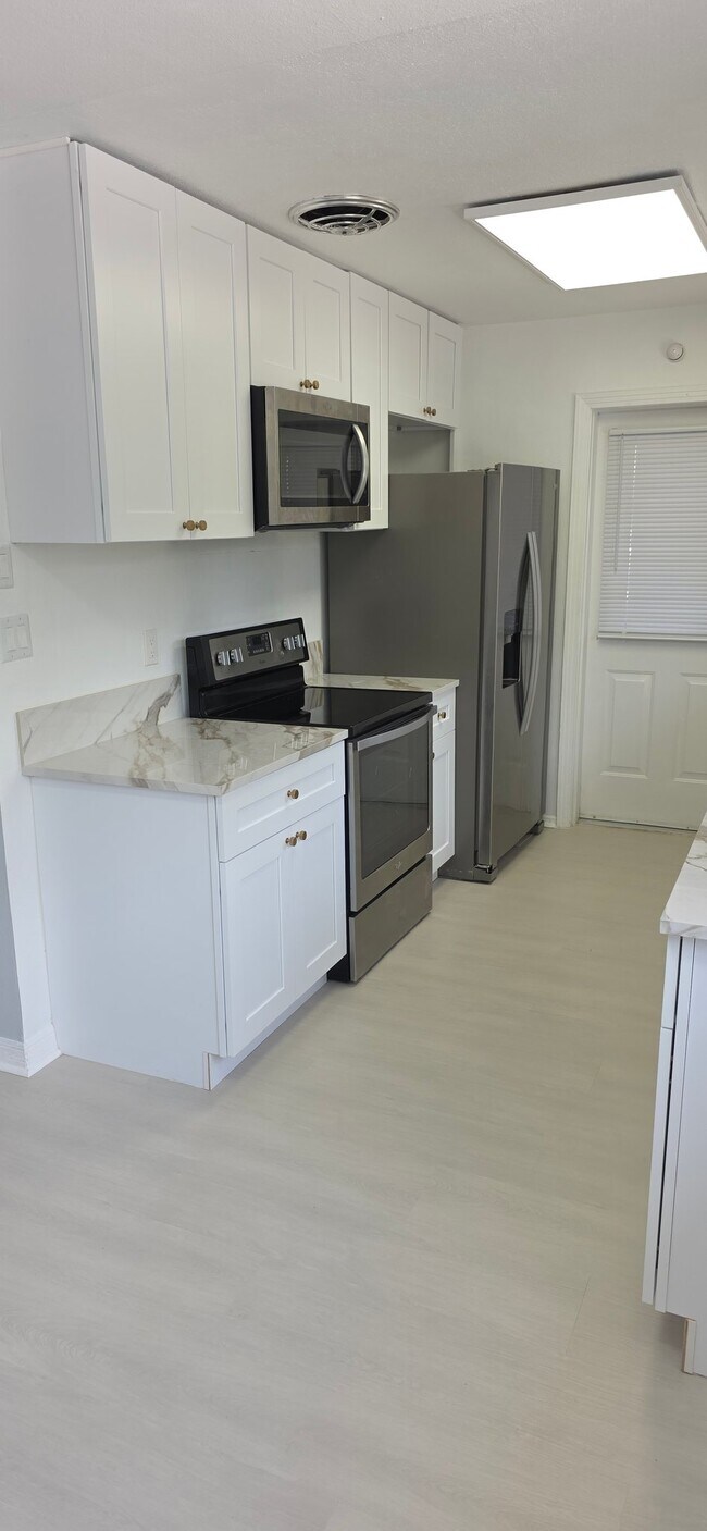 Building Photo - 1047 Japonica Ln