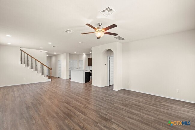 Building Photo - 145 Goldfinch Dr