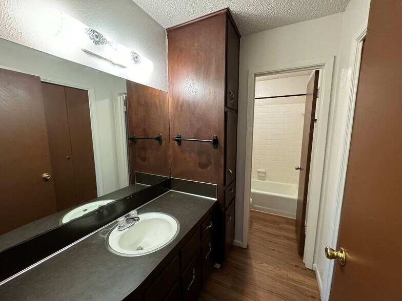 Building Photo - 2209 Wheeler Ave