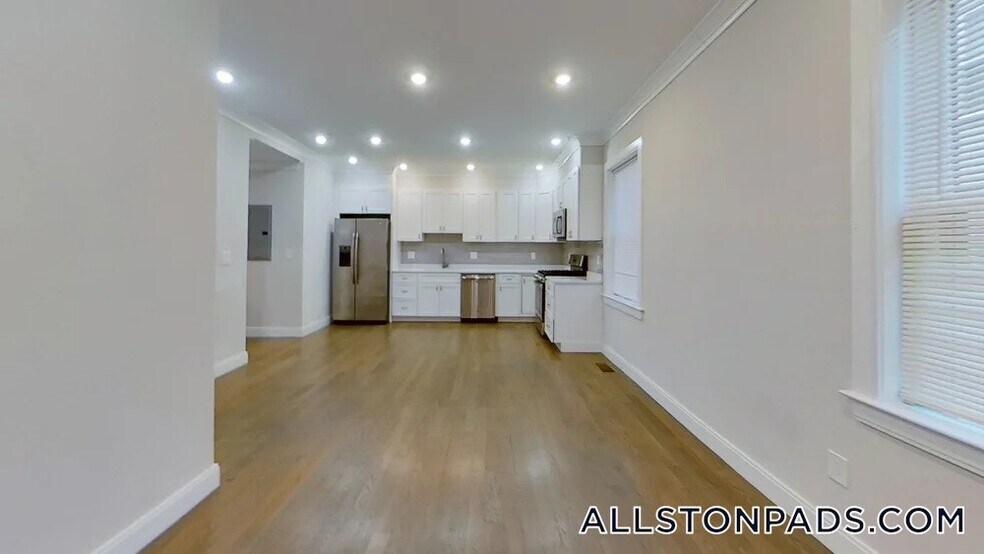 Building Photo - 79 Linden St