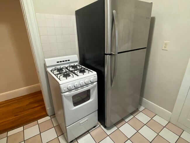 Building Photo - 81 Whiting St