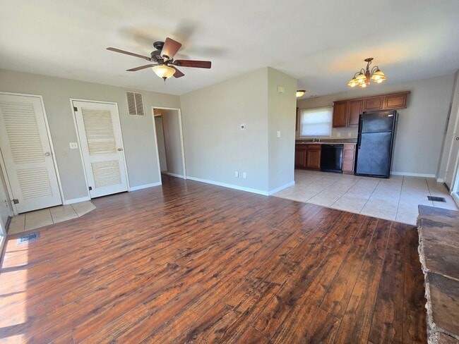 Building Photo - 3 Bedroom Century Modern Home