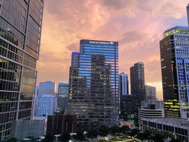 Building Photo - 475 Brickell Ave