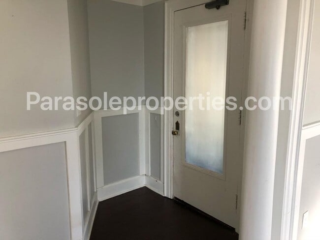 Building Photo - 919 Clay Ave