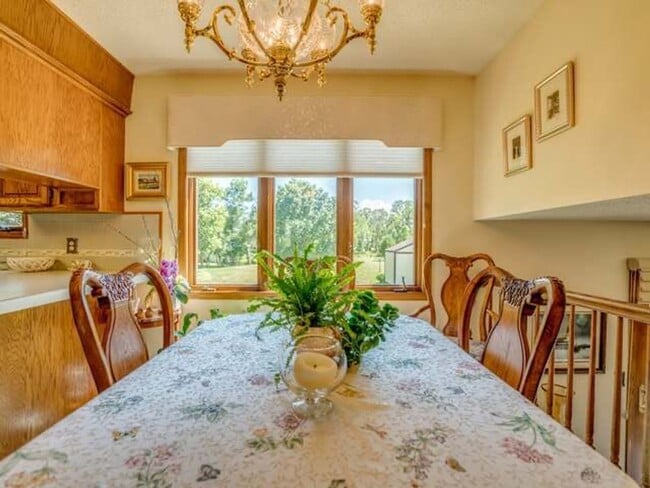 Building Photo - Beautiful 4 Bedroom 3 Bathroom Home With 2...