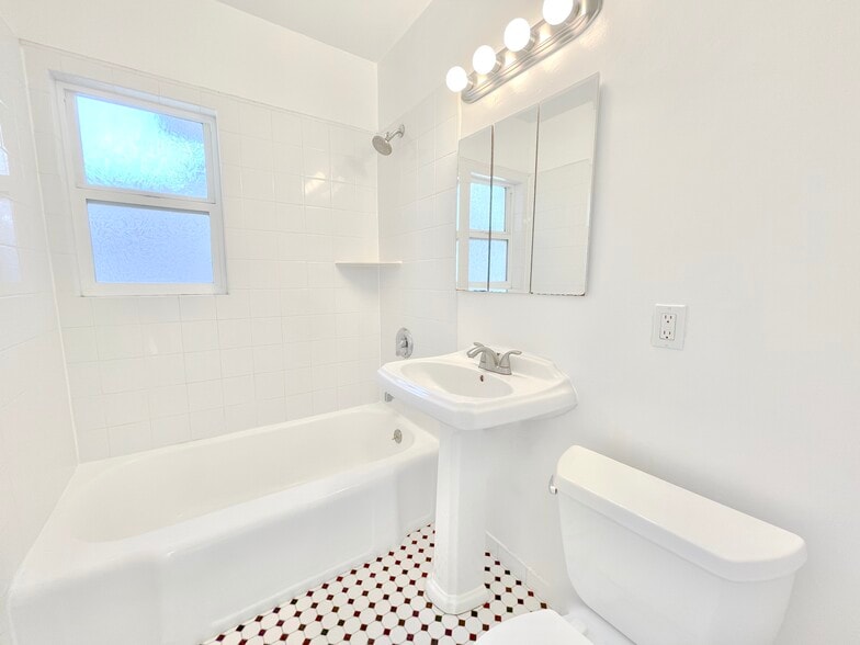 Building Photo - 11914 Ocean Park Blvd