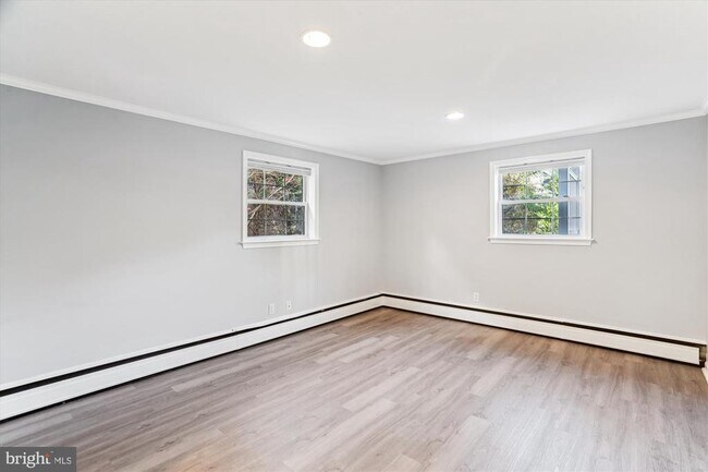 Building Photo - 5813 Midhill St