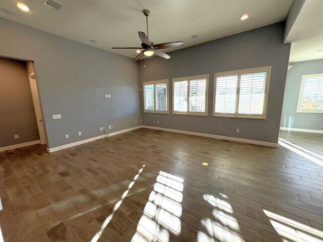 Building Photo - Dove Mountain 4 bedroom with Den 3,277 sq ft 3 car tandem garage