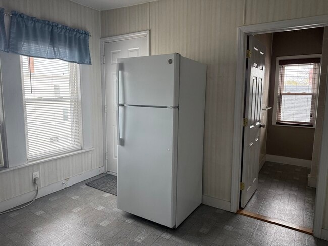 Building Photo - 316 Douglas St