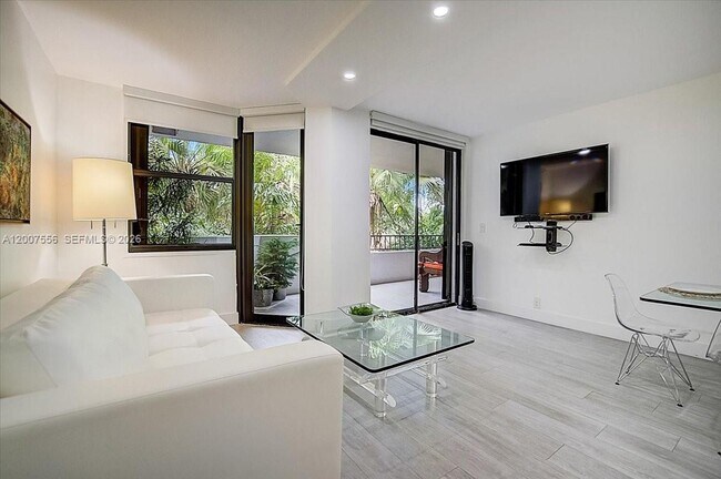 Building Photo - 276 Crandon Blvd
