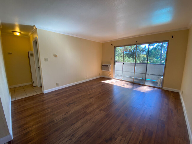 Livingroom - 1699 Laguna St