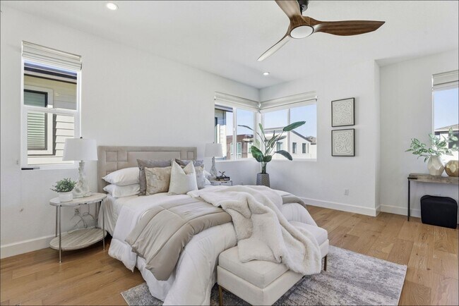 Building Photo - Beautiful 4BD/3.5BA Single-Family Home in the Dublin Boulevards Community!