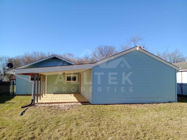 Building Photo - 489 Southward Dr