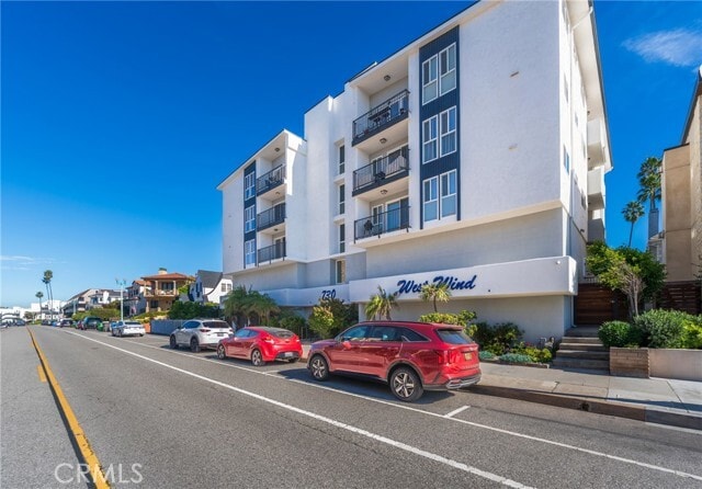 Building Photo - 730 Esplanade